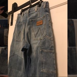 Cropped Wrangler utility high rise flare pants!